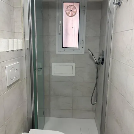 Entire Near Brignole 热那亚