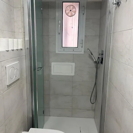 Entire Near Brignole Апартаменты *