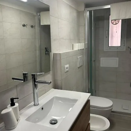 Entire Near Brignole Апартаменты