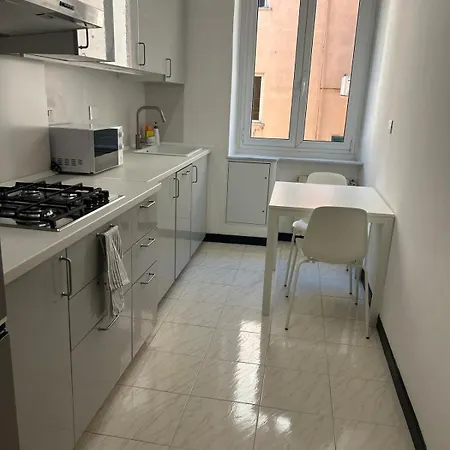 Entire Near Brignole Апартаменты *